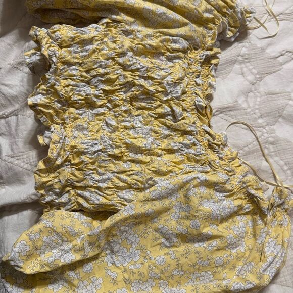 Yellow Floral Ruched Crop Top with Flutter Sleeves – Size Medium - Picture 4 of 7